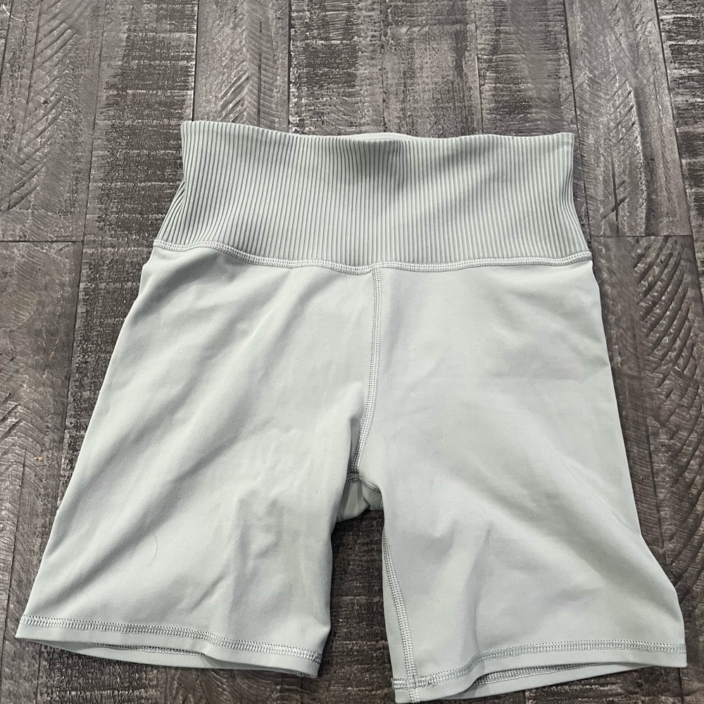 Vuori Soft Gray Ribbed Waist Bike Shorts